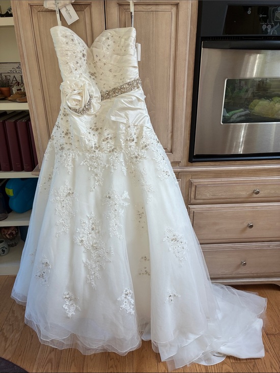 Art Couture Dresses & Skirts - Strapless Ivory Wedding Dress NWT Embroidered Lace and Beaded Waist Sz 16